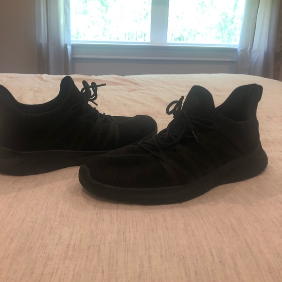 Size 10 lightweight running shoe. Only worn a few times. - Picture 2 of 2